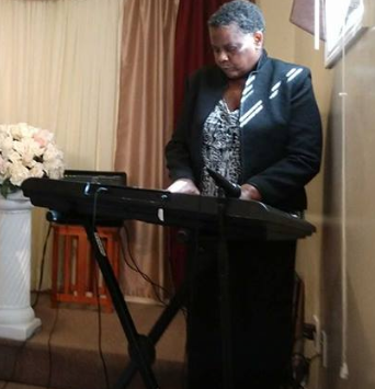 ALLISSA HENDRY PIANO PLAYING